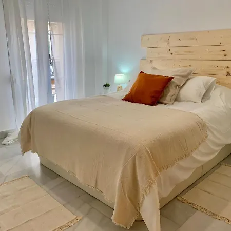 Homely Larios * Малага