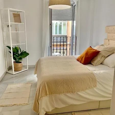 Homely Larios * Малага